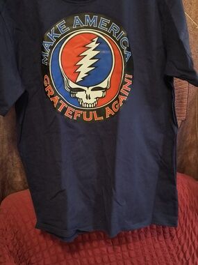 Hey Now! Make America Grateful Again Short Sleeve Graphic Tee - Blue Large